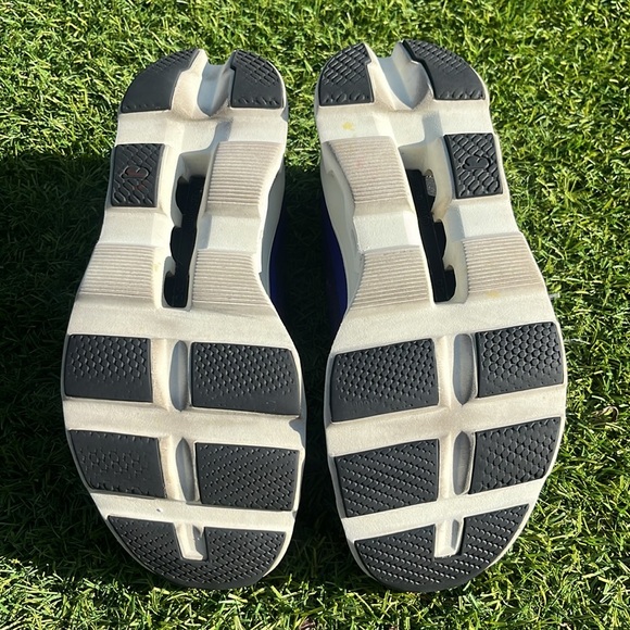 On Cloud Monsters - Picture 10 of 12